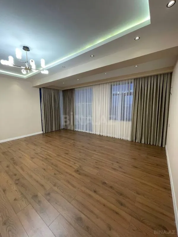 Satılır 3 otaqlı mənzil 130 m²