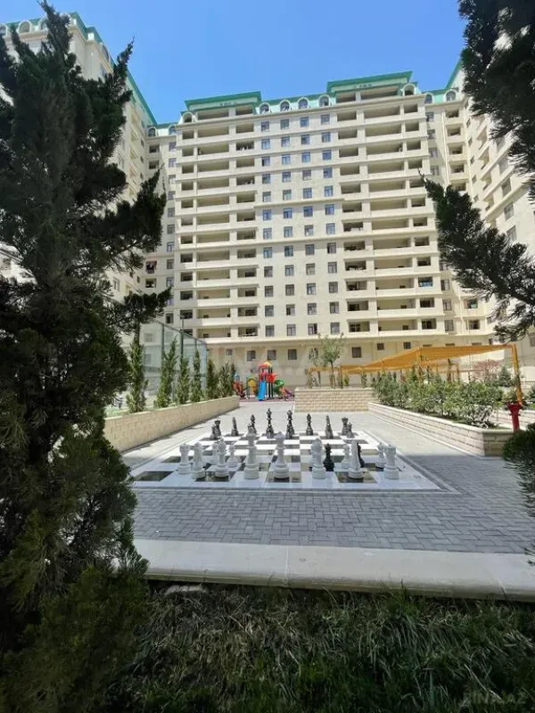 Satılır 5 otaqlı mənzil 255 m²