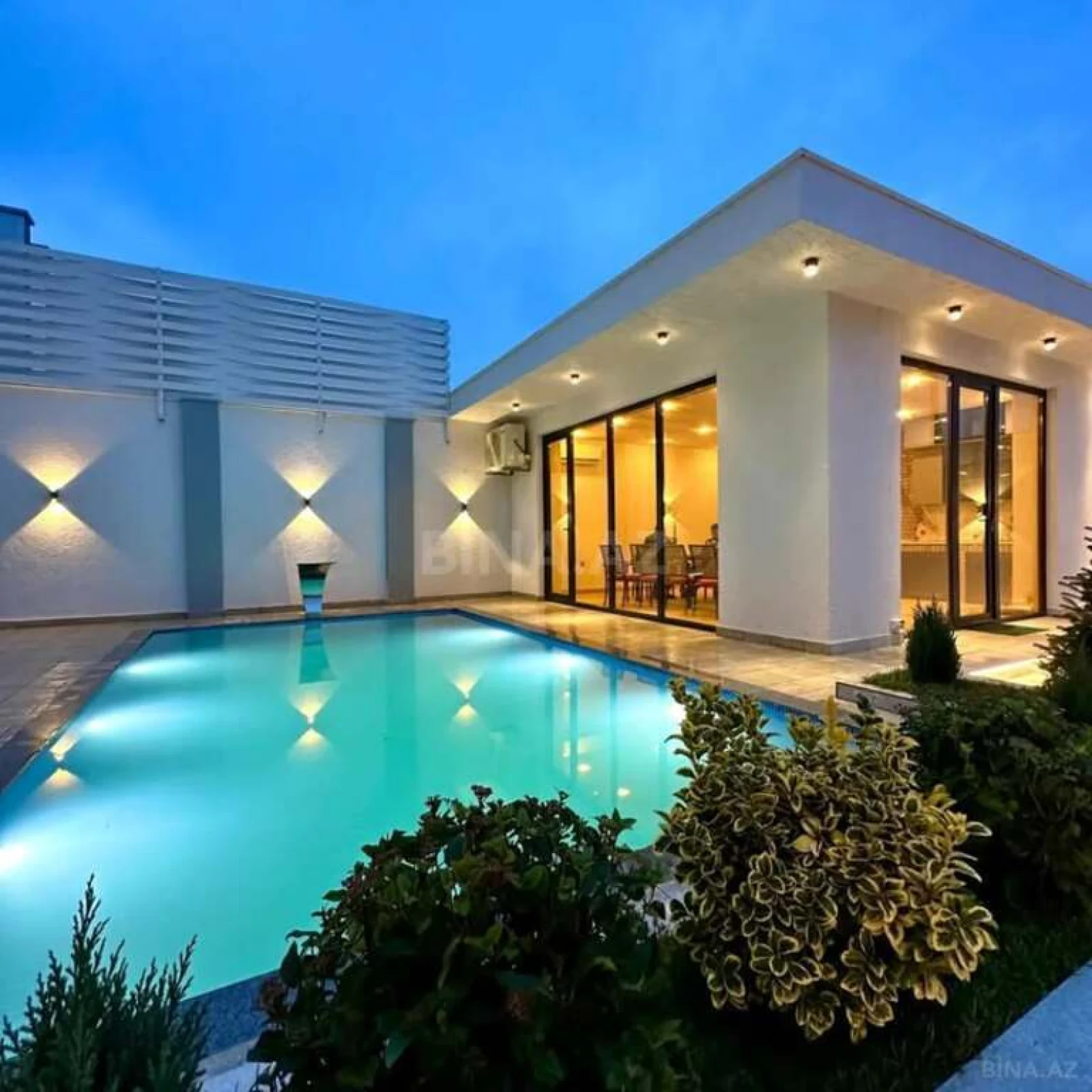 Kirayə verilir 6 otaqlı həyət evi 400 m²