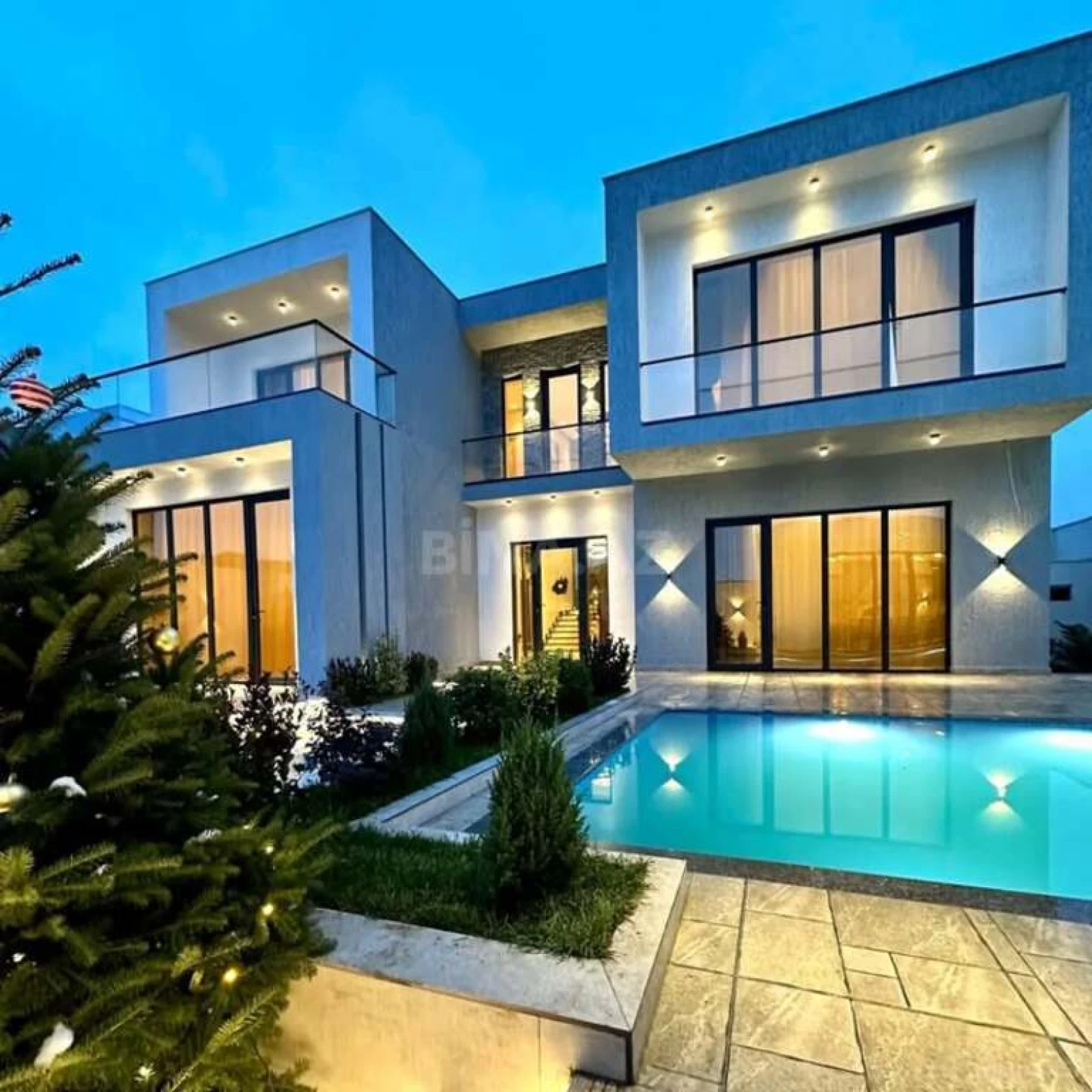 Kirayə verilir 6 otaqlı həyət evi 400 m²