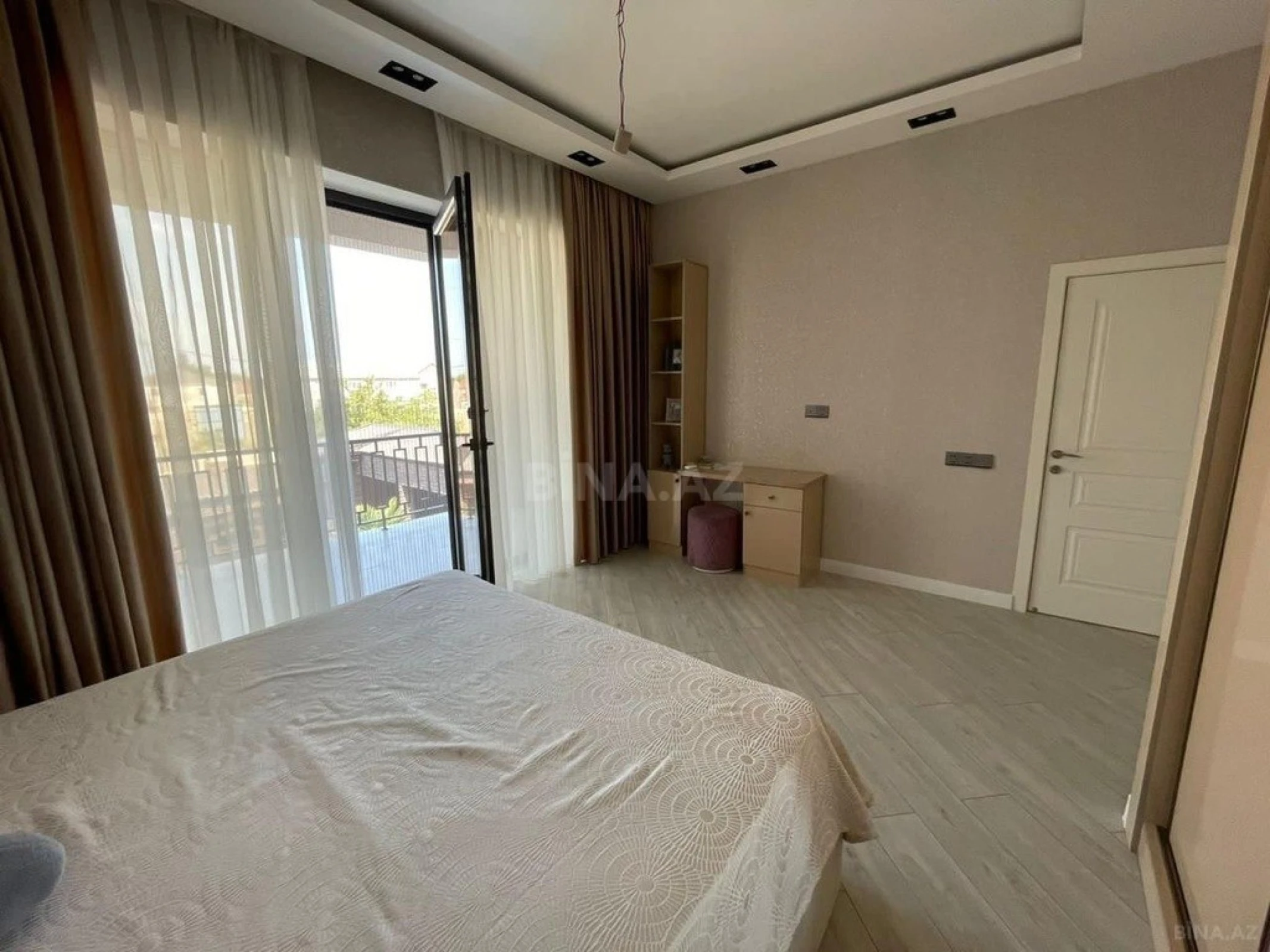 Kirayə verilir 4 otaqlı həyət evi 250 m²