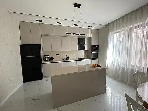 Kirayə verilir 4 otaqlı həyət evi 250 m²