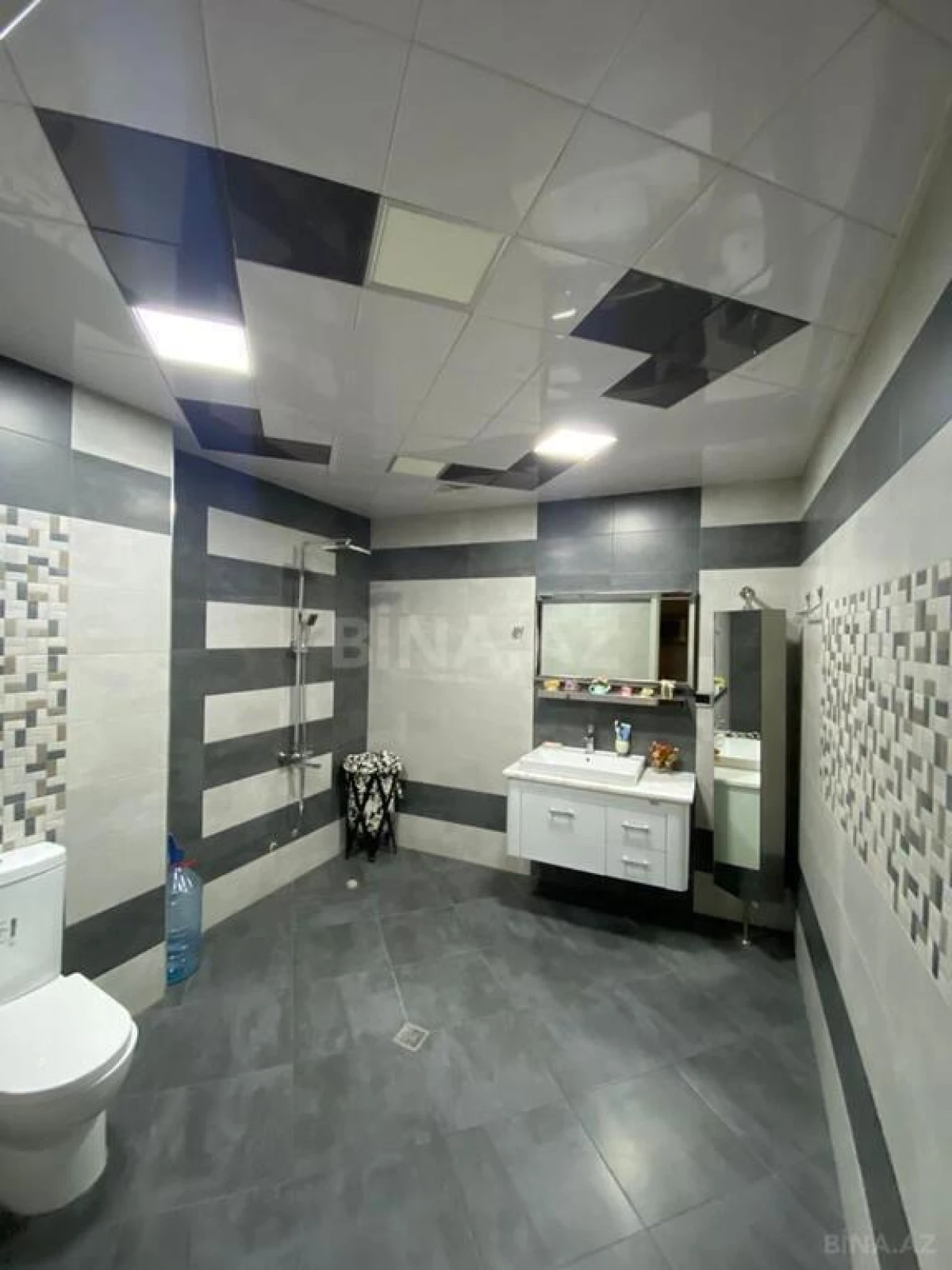 Kirayə verilir 3 otaqlı mənzil 160 m²