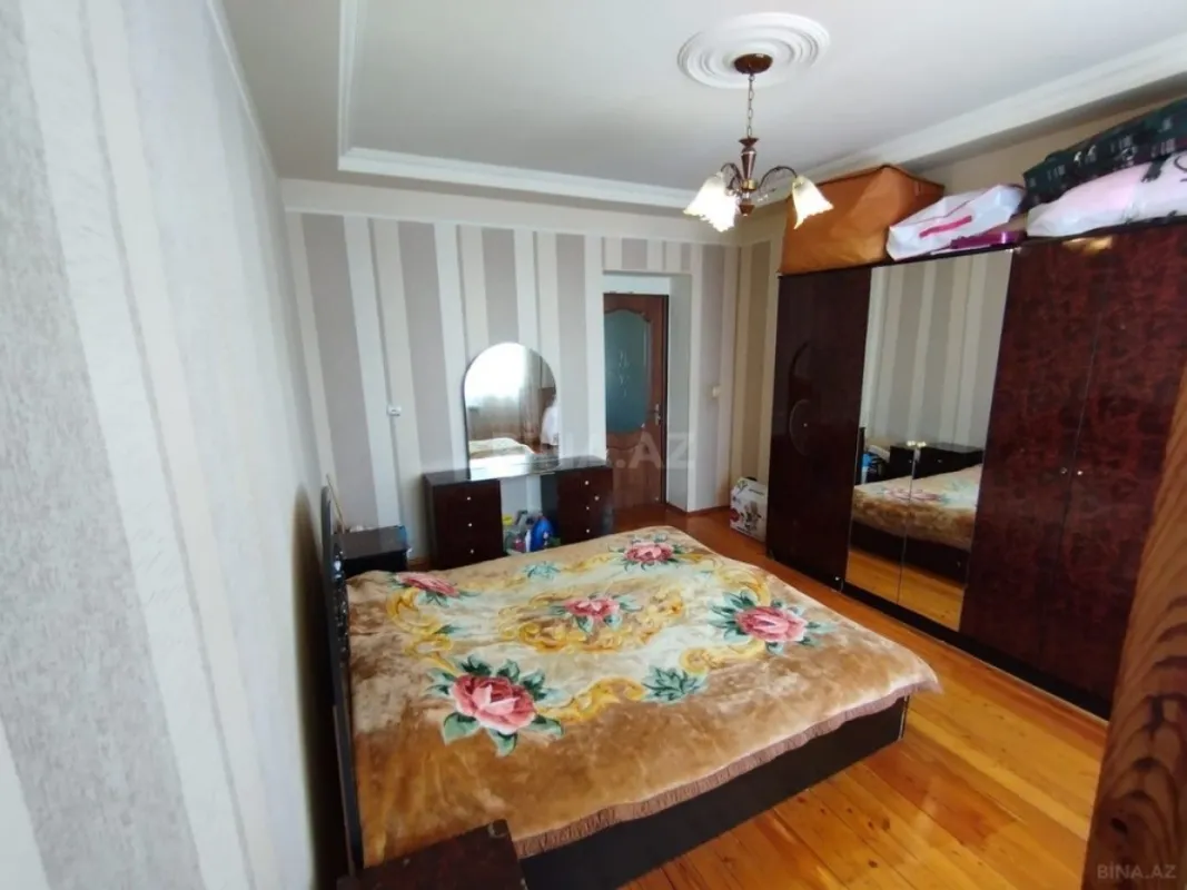 Satılır 4 otaqlı mənzil 105 m²