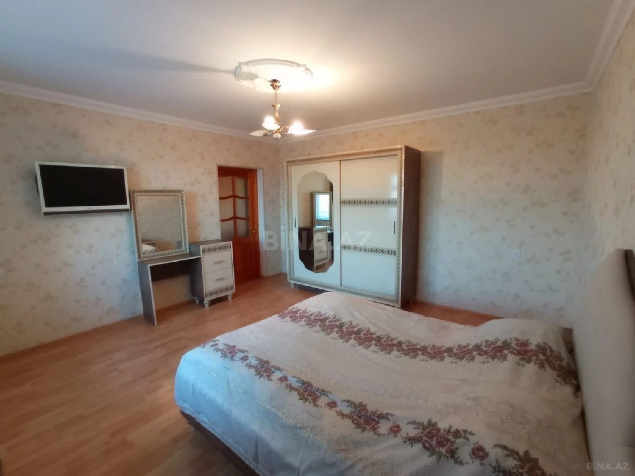 Satılır 4 otaqlı mənzil 105 m²
