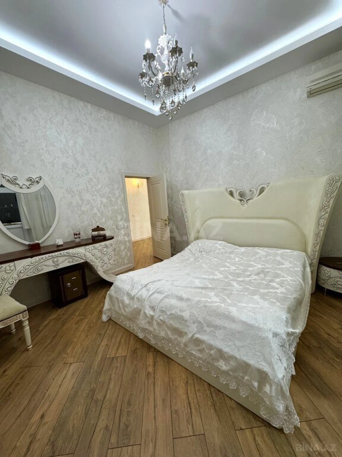 Satılır 7 otaqlı həyət evi 230 m²