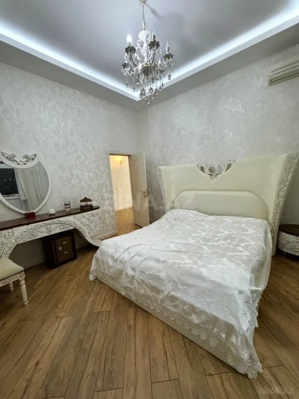 Satılır 7 otaqlı həyət evi 230 m²