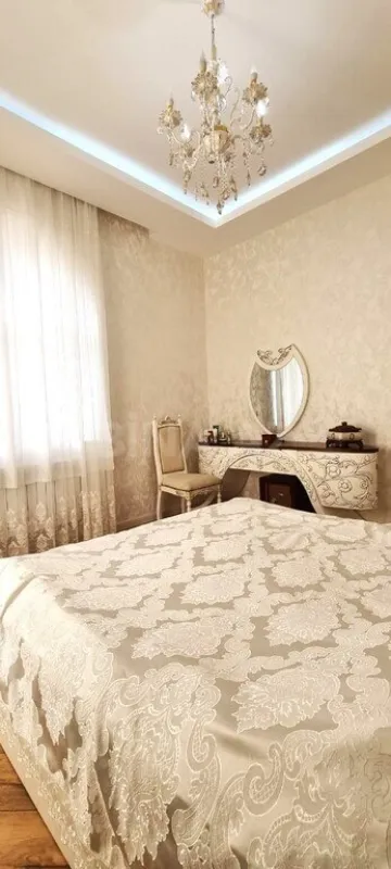 Satılır 7 otaqlı həyət evi 230 m²