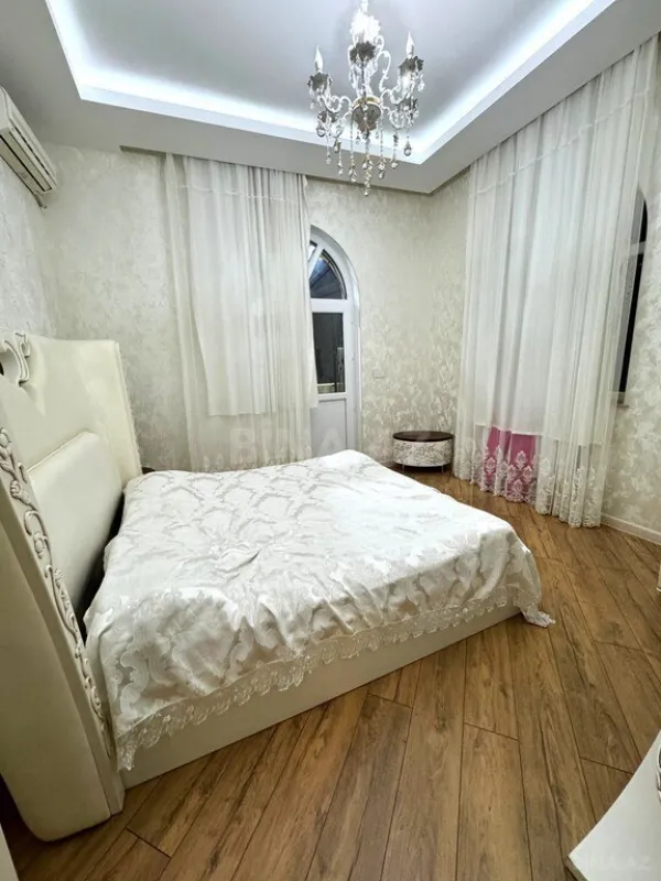 Satılır 7 otaqlı həyət evi 230 m²