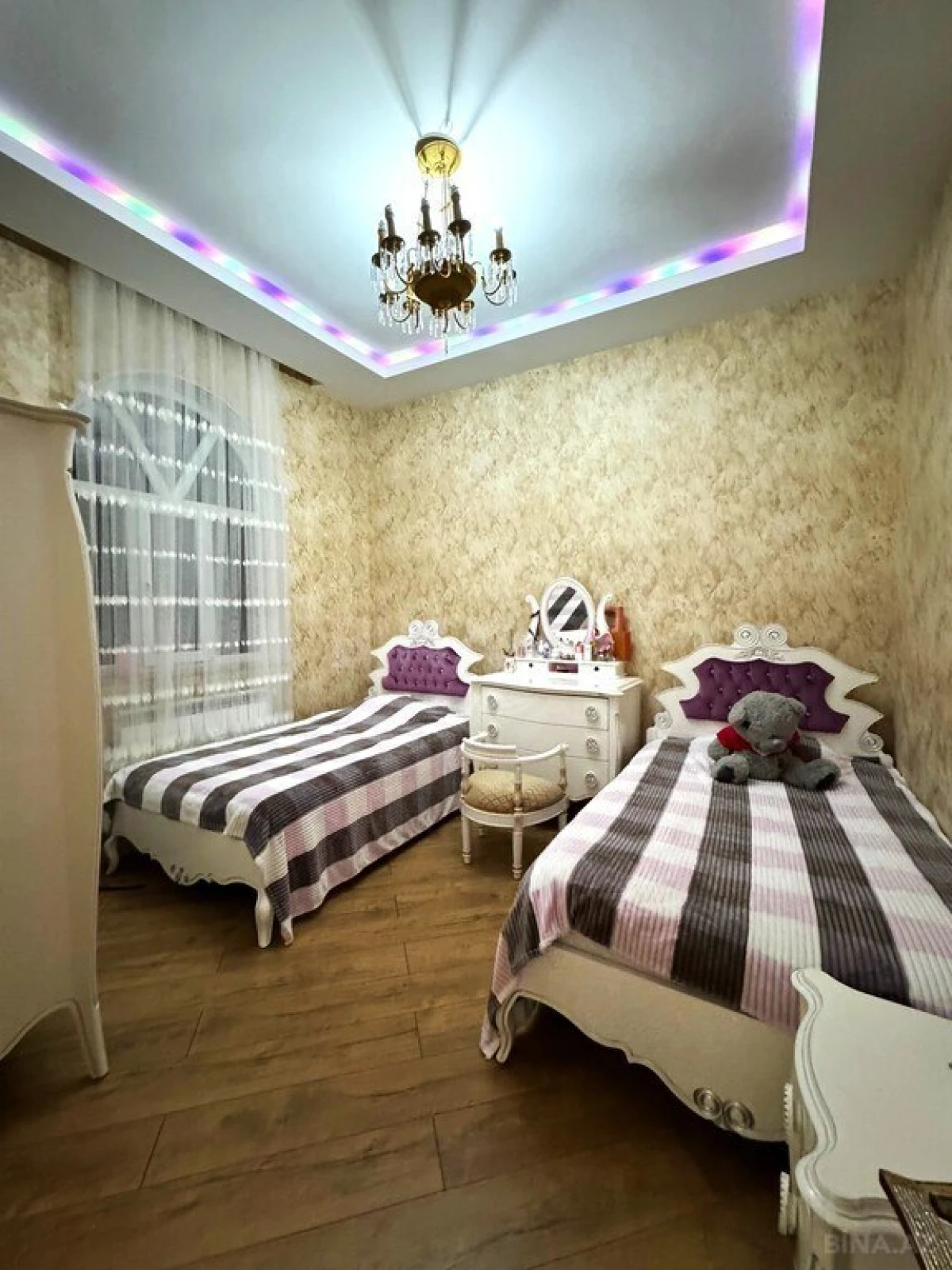 Satılır 7 otaqlı həyət evi 230 m²