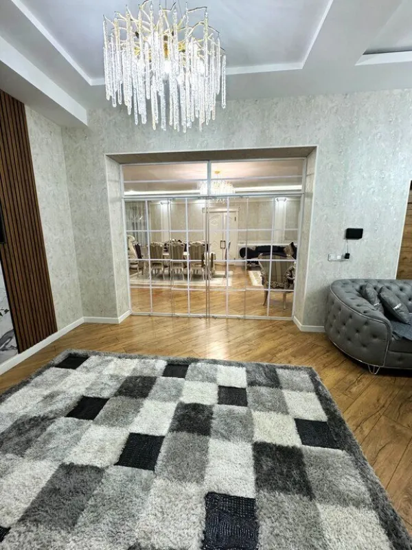 Satılır 7 otaqlı həyət evi 230 m²