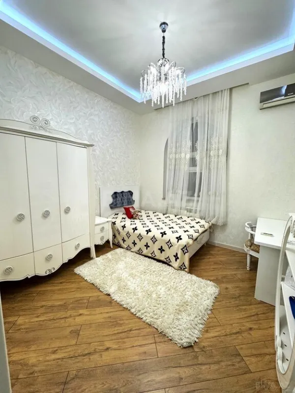 Satılır 7 otaqlı həyət evi 230 m²