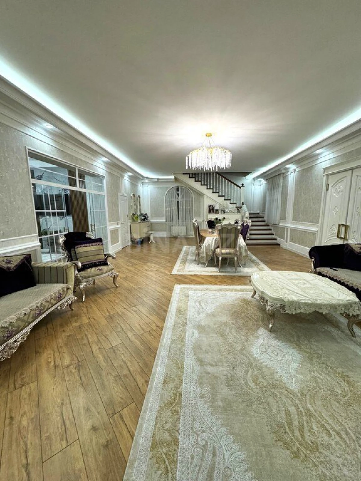 Satılır 7 otaqlı həyət evi 230 m²