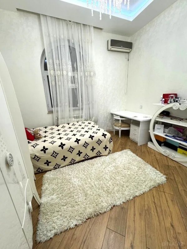 Satılır 7 otaqlı həyət evi 230 m²