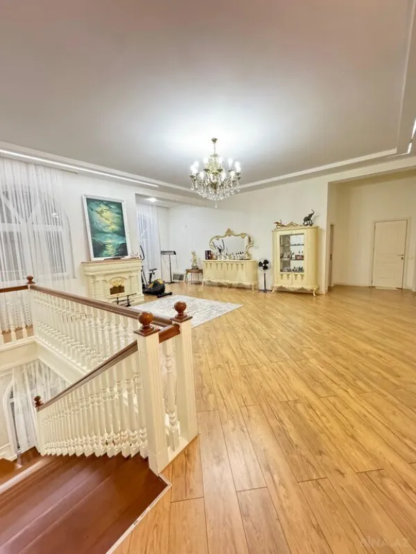 Satılır 7 otaqlı həyət evi 230 m²
