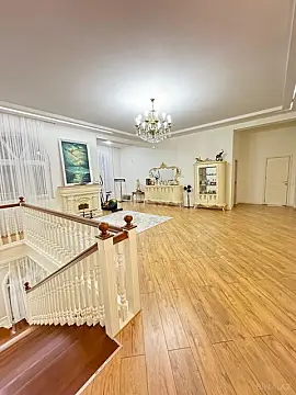 Satılır 7 otaqlı həyət evi 230 m²