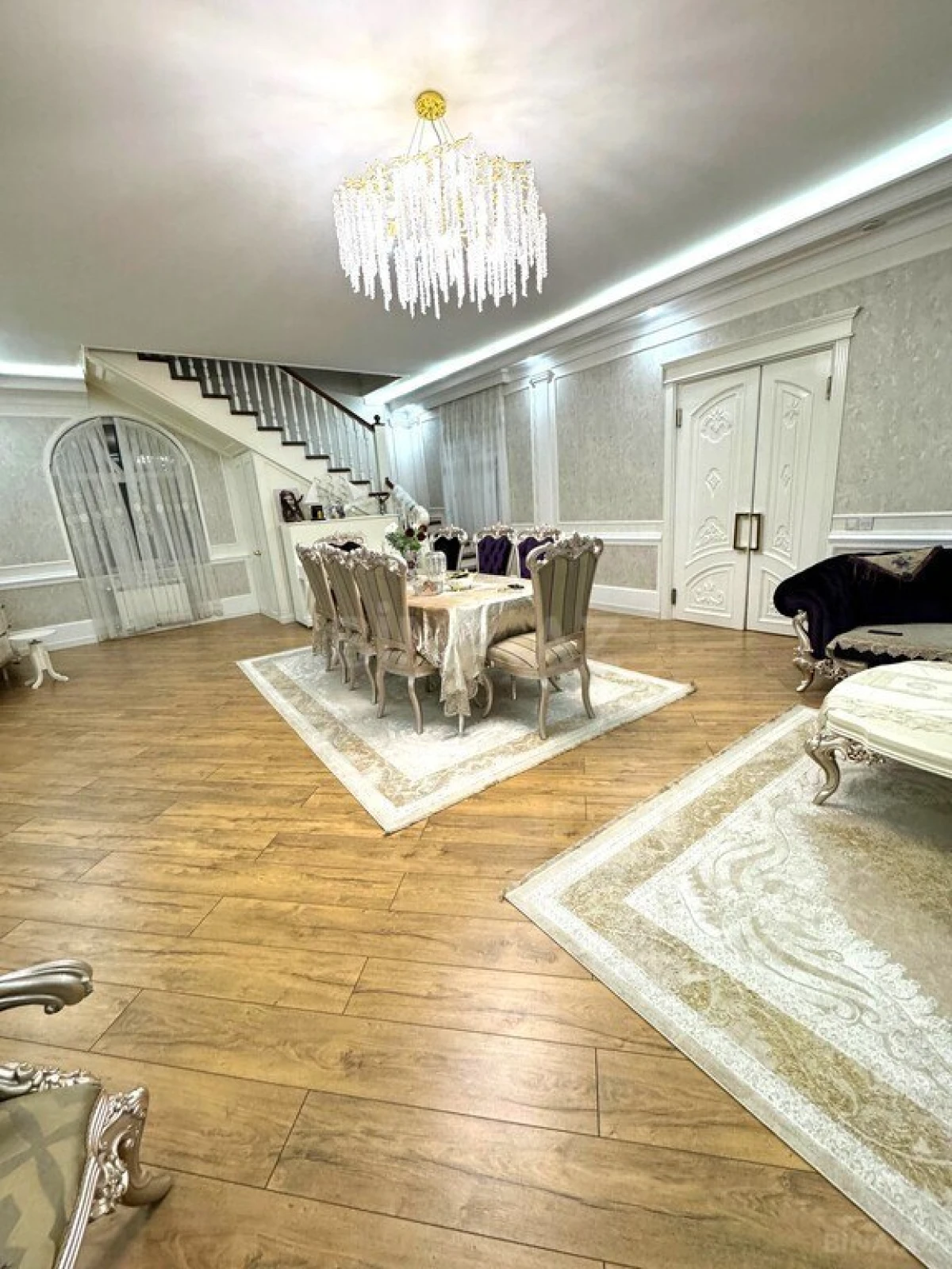 Satılır 7 otaqlı həyət evi 230 m²