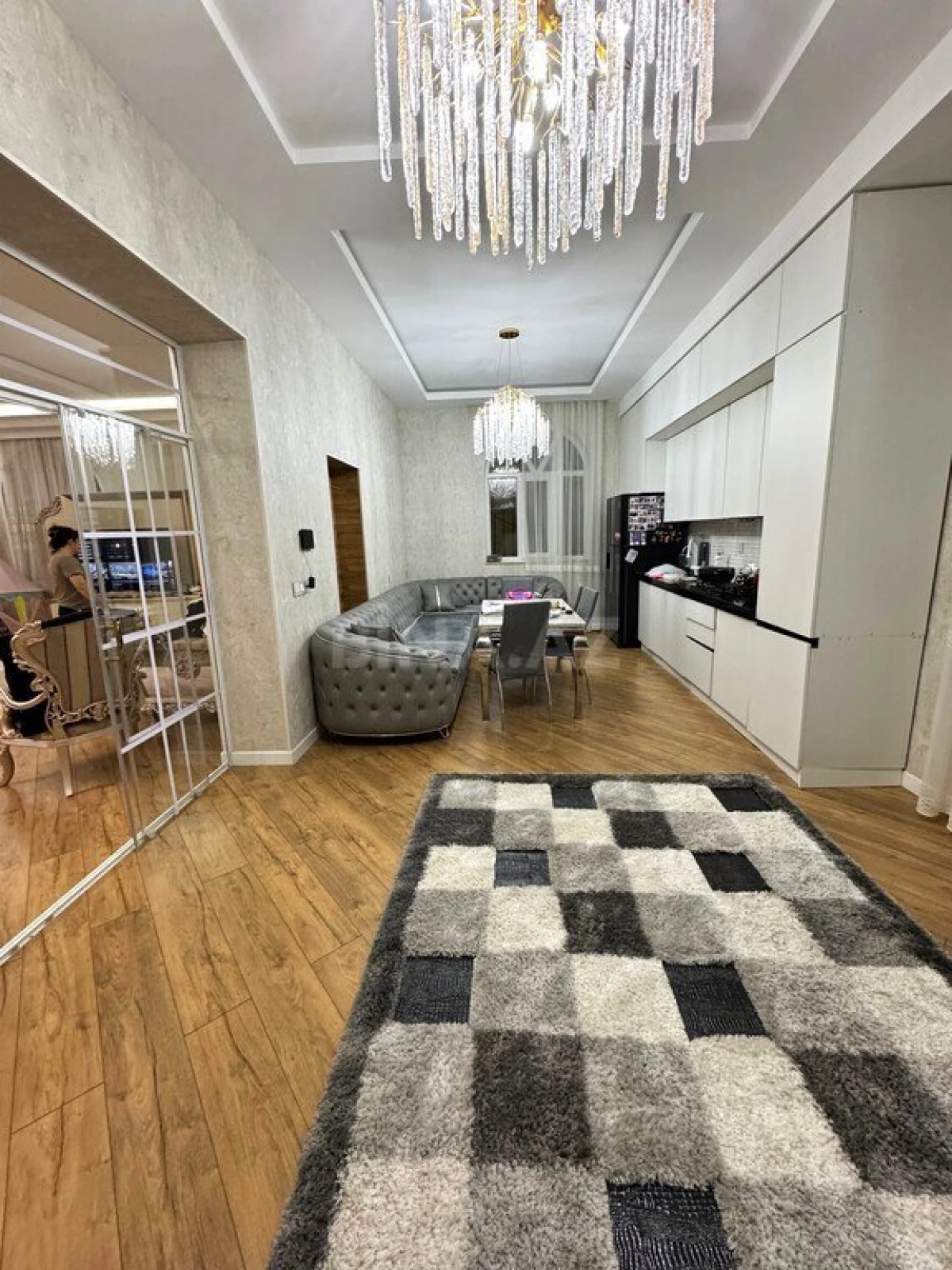 Satılır 7 otaqlı həyət evi 230 m²