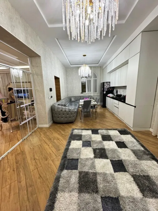Satılır 7 otaqlı həyət evi 230 m²