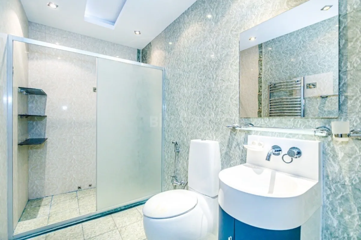 Kirayə verilir 4 otaqlı mənzil 210 m²