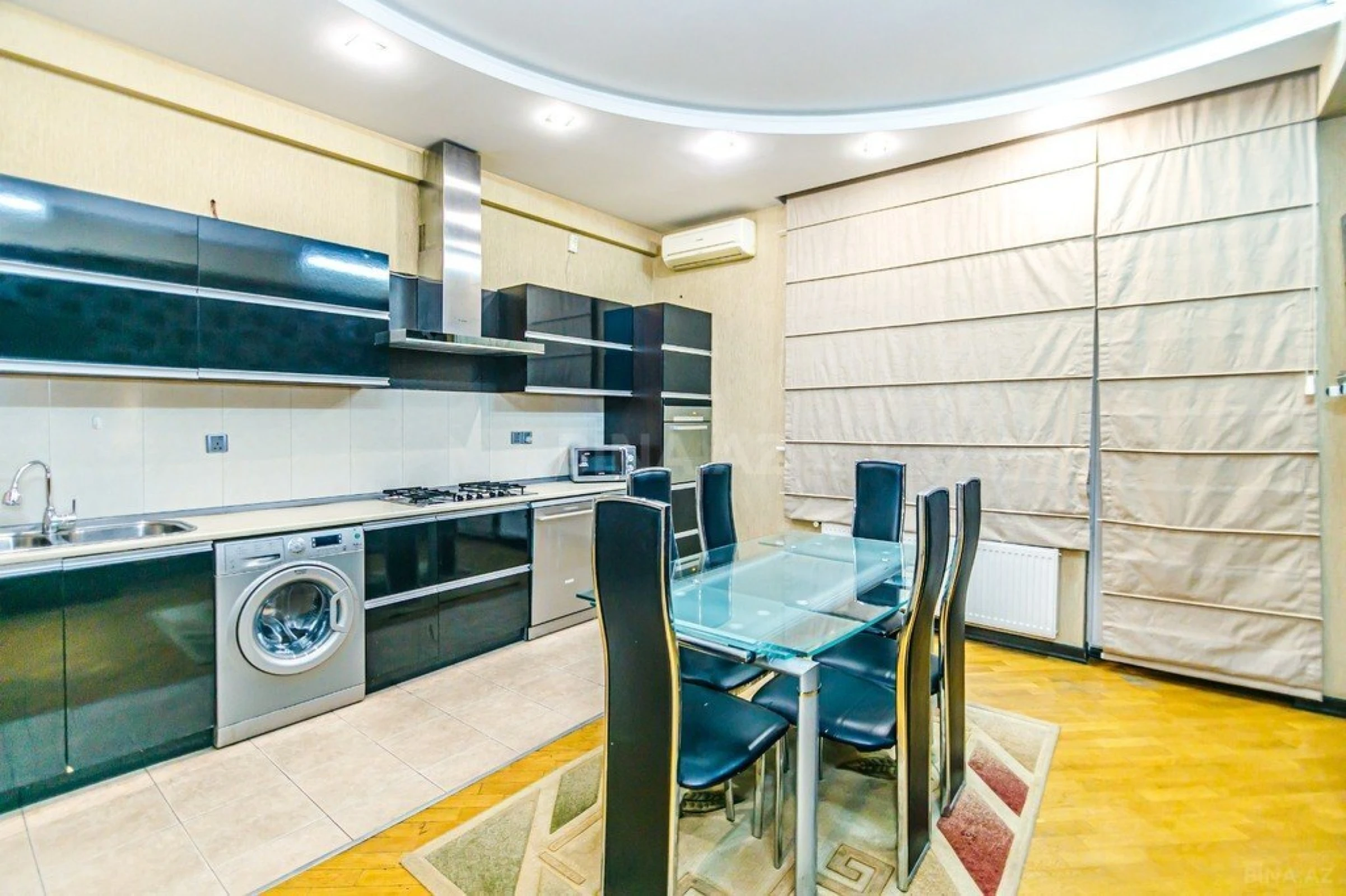 Kirayə verilir 4 otaqlı mənzil 210 m²