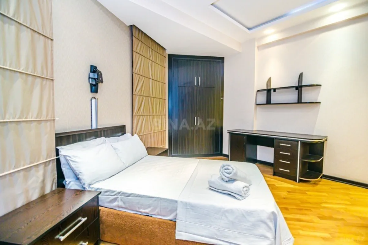 Kirayə verilir 4 otaqlı mənzil 210 m²