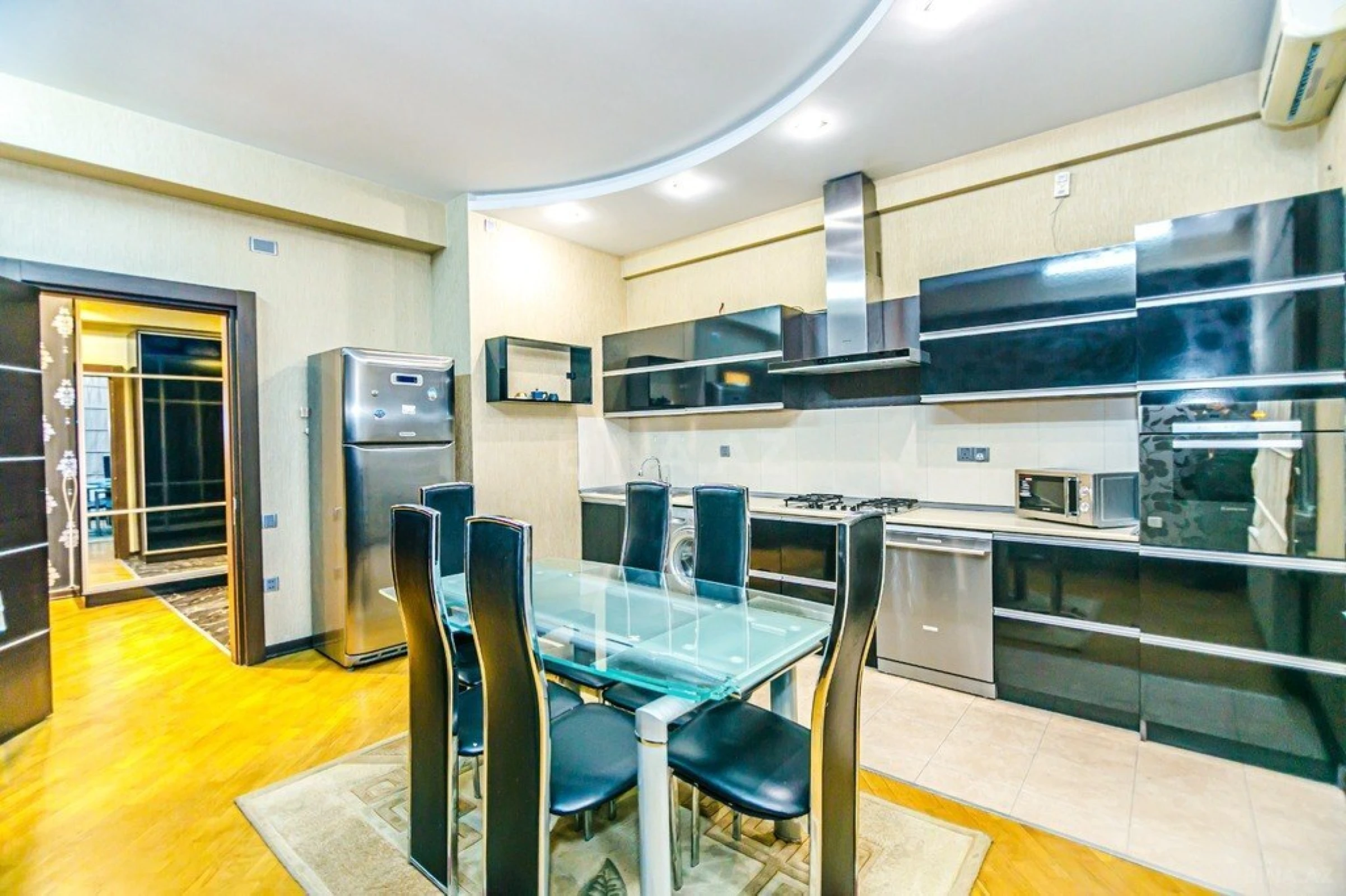Kirayə verilir 4 otaqlı mənzil 210 m²