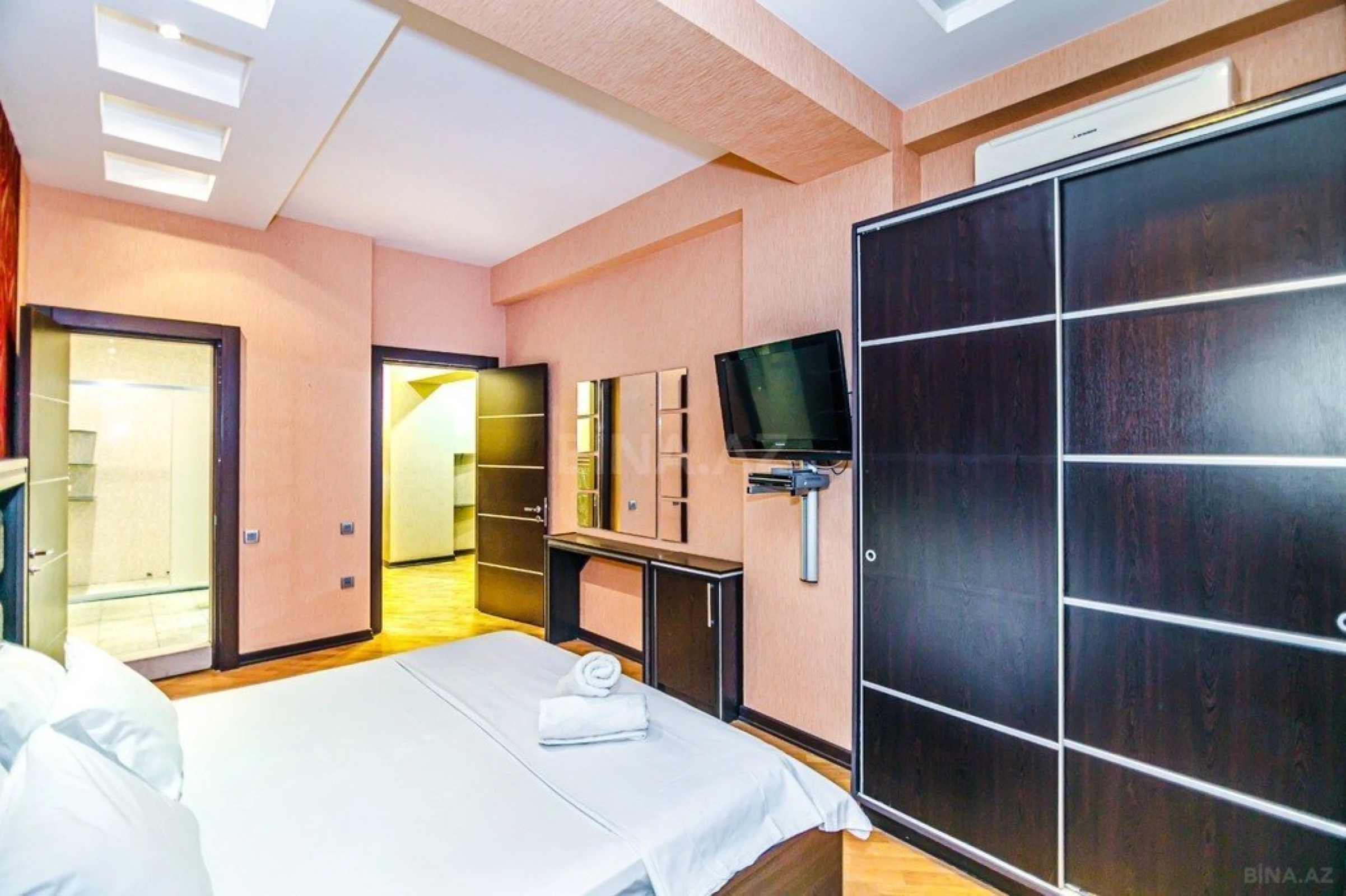 Kirayə verilir 4 otaqlı mənzil 210 m²