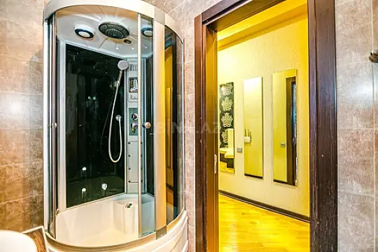 Kirayə verilir 4 otaqlı mənzil 210 m²