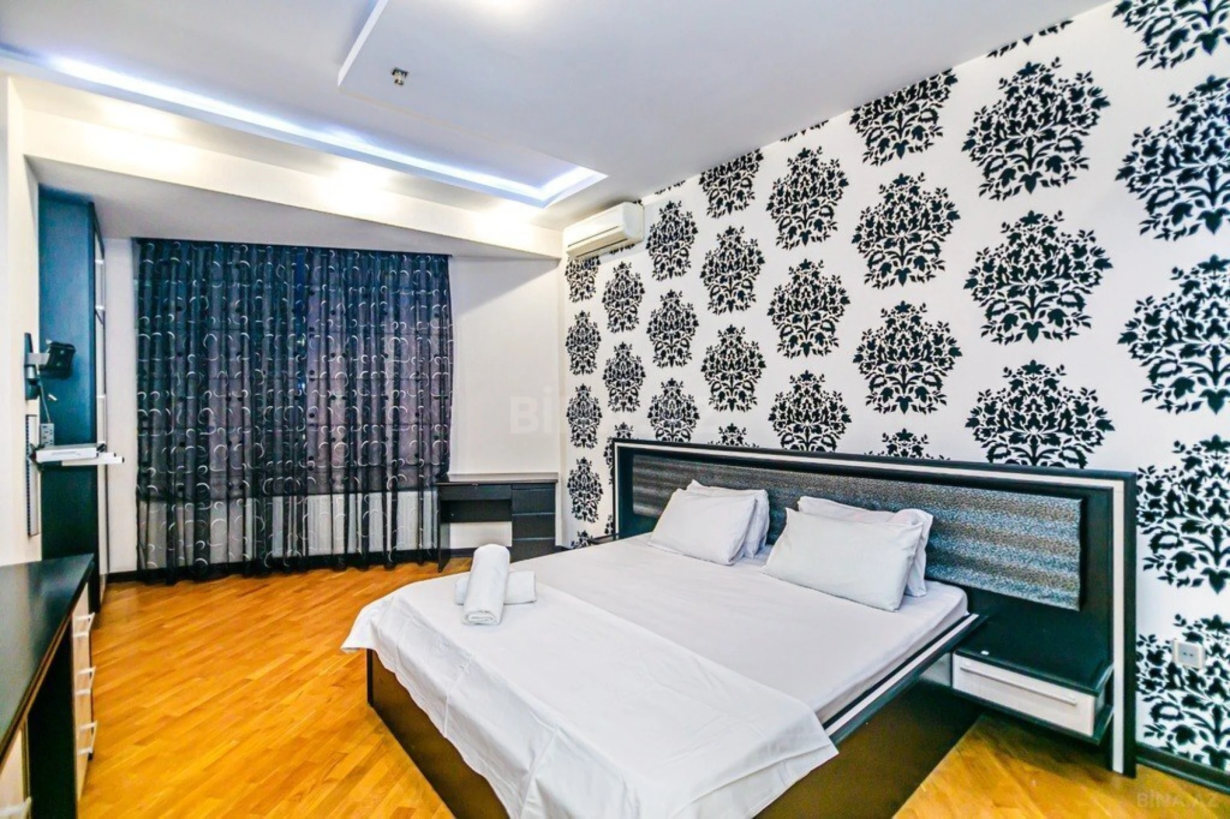 Kirayə verilir 4 otaqlı mənzil 210 m²