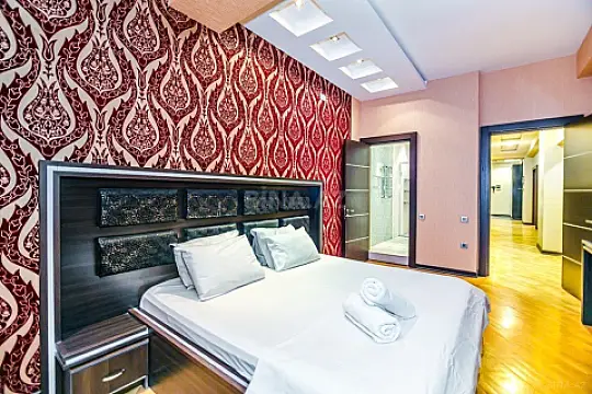 Kirayə verilir 4 otaqlı mənzil 210 m²