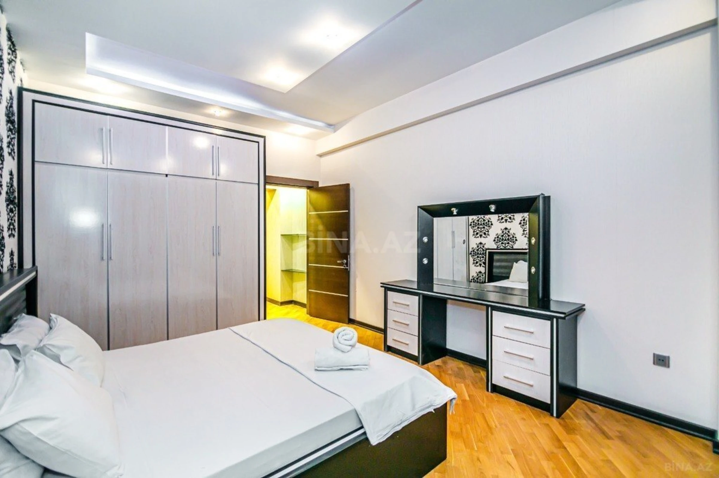 Kirayə verilir 4 otaqlı mənzil 210 m²