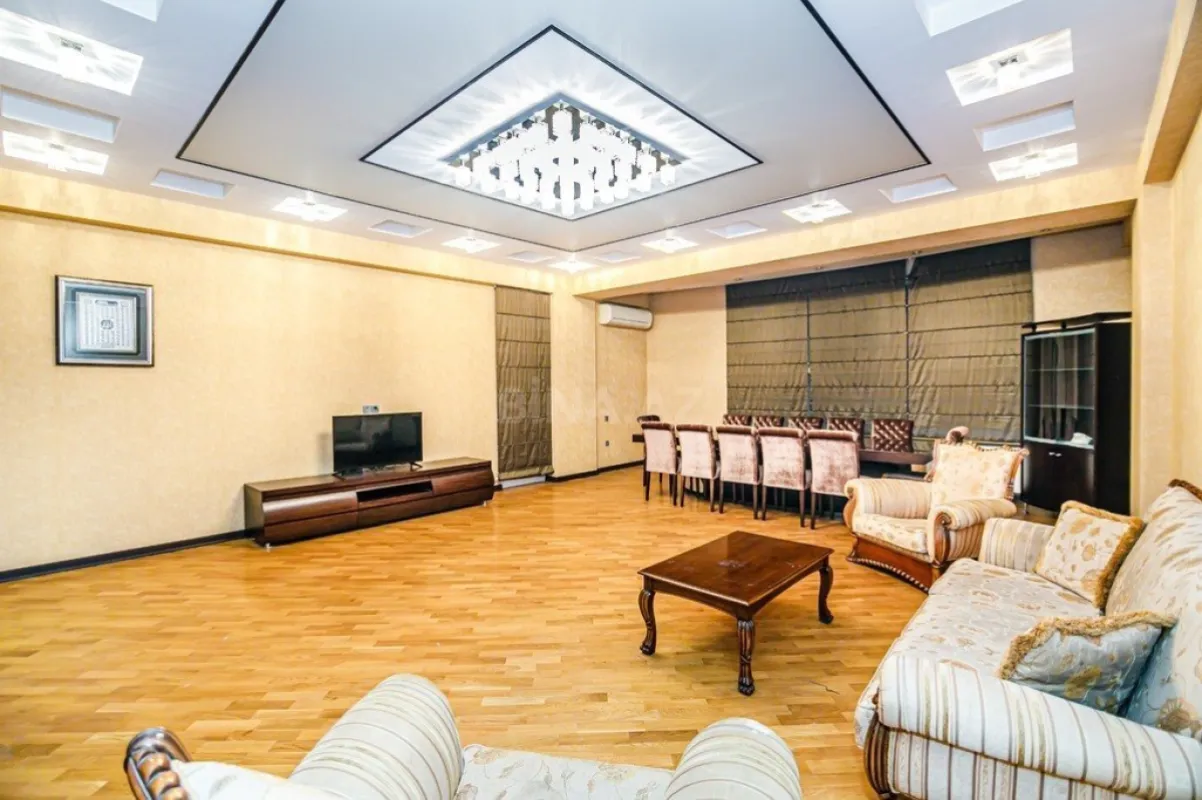 Kirayə verilir 4 otaqlı mənzil 210 m²