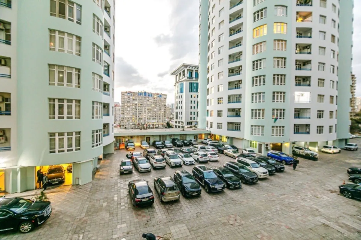 Kirayə verilir 4 otaqlı mənzil 210 m²