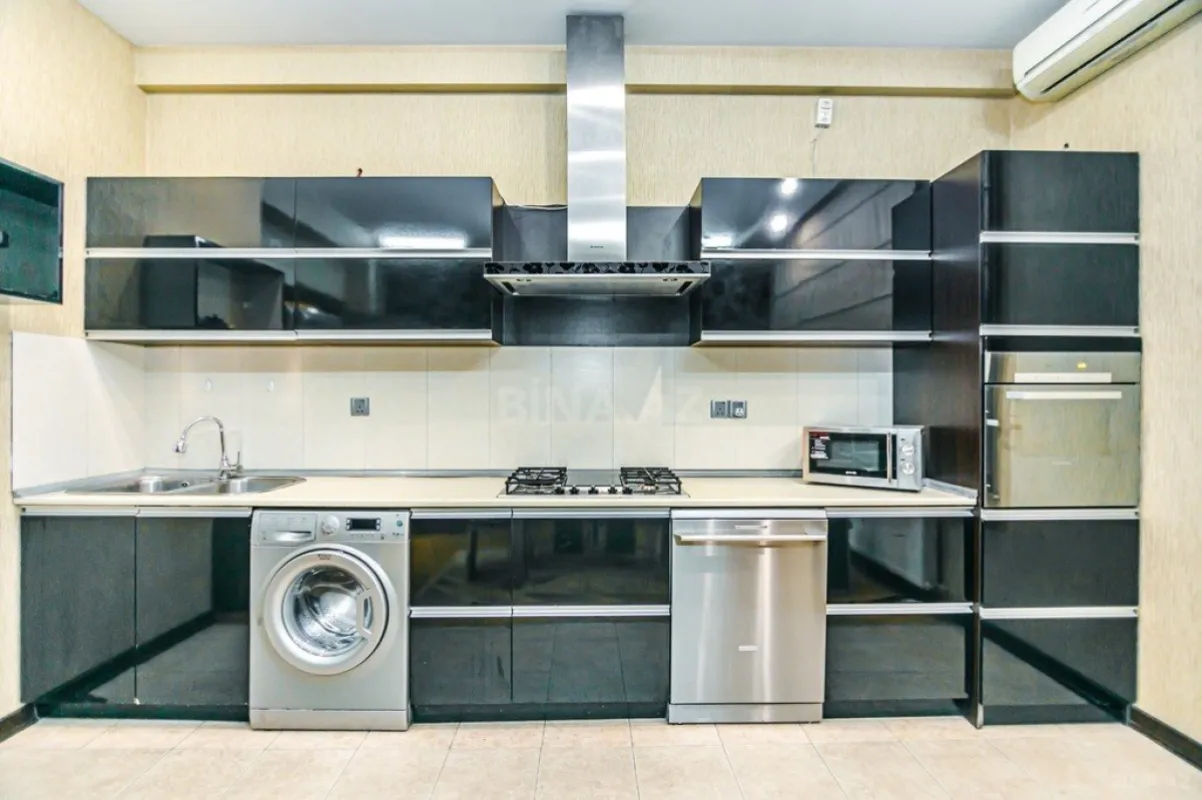 Kirayə verilir 4 otaqlı mənzil 210 m²