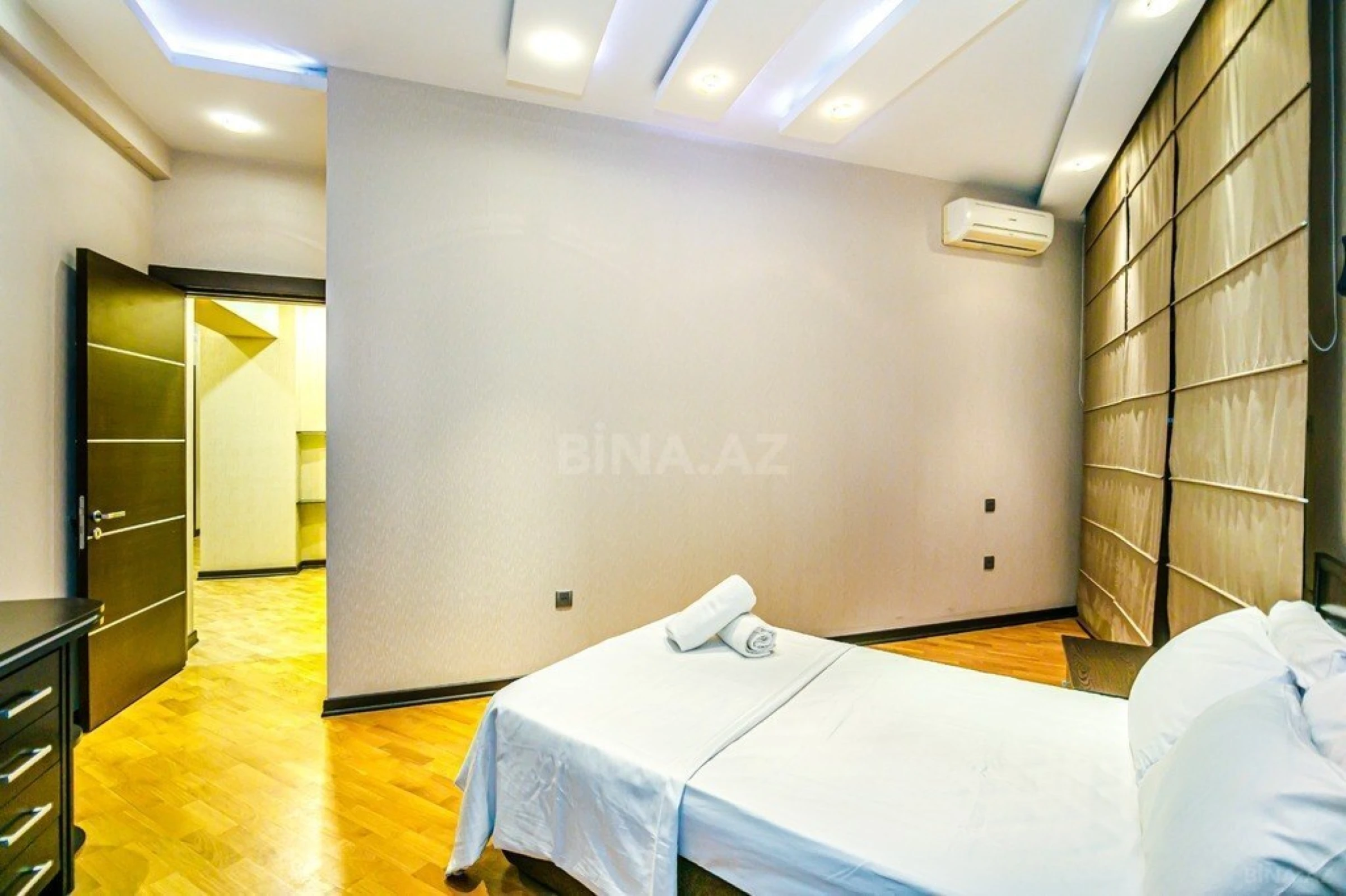 Kirayə verilir 4 otaqlı mənzil 210 m²