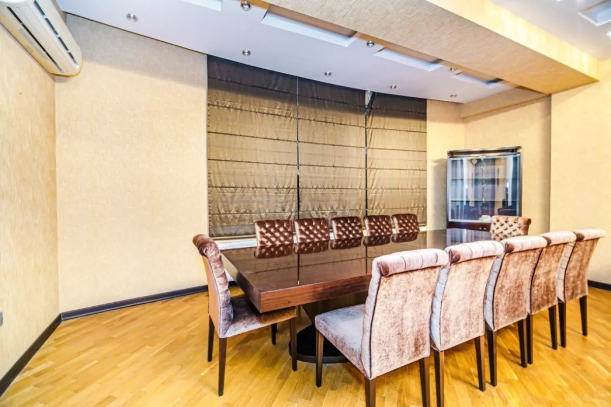 Kirayə verilir 4 otaqlı mənzil 210 m²