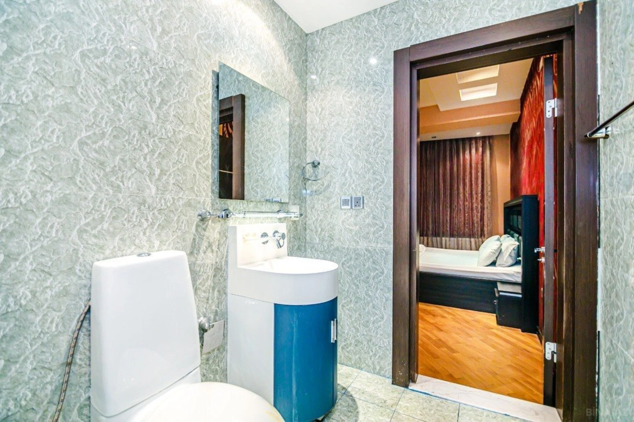 Kirayə verilir 4 otaqlı mənzil 210 m²