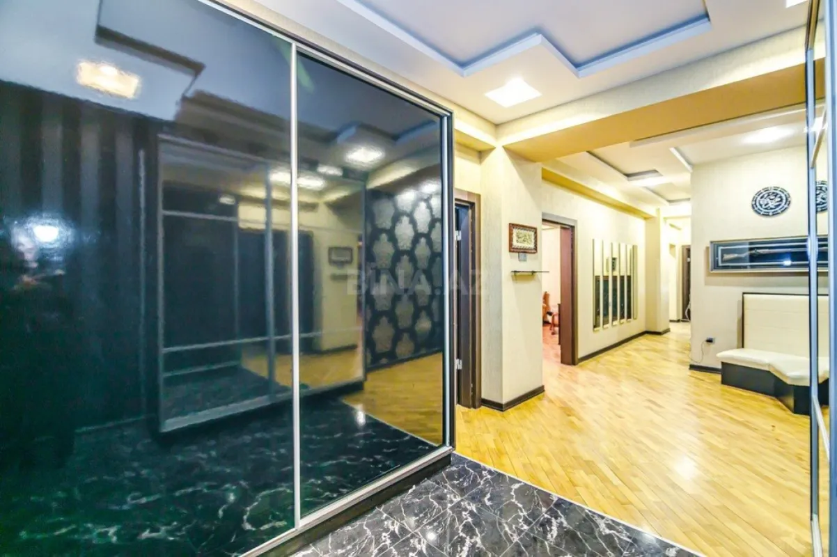 Kirayə verilir 4 otaqlı mənzil 210 m²