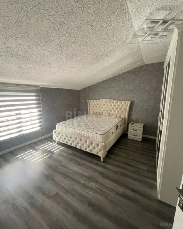 Satılır 6 otaqlı həyət evi 300 m²