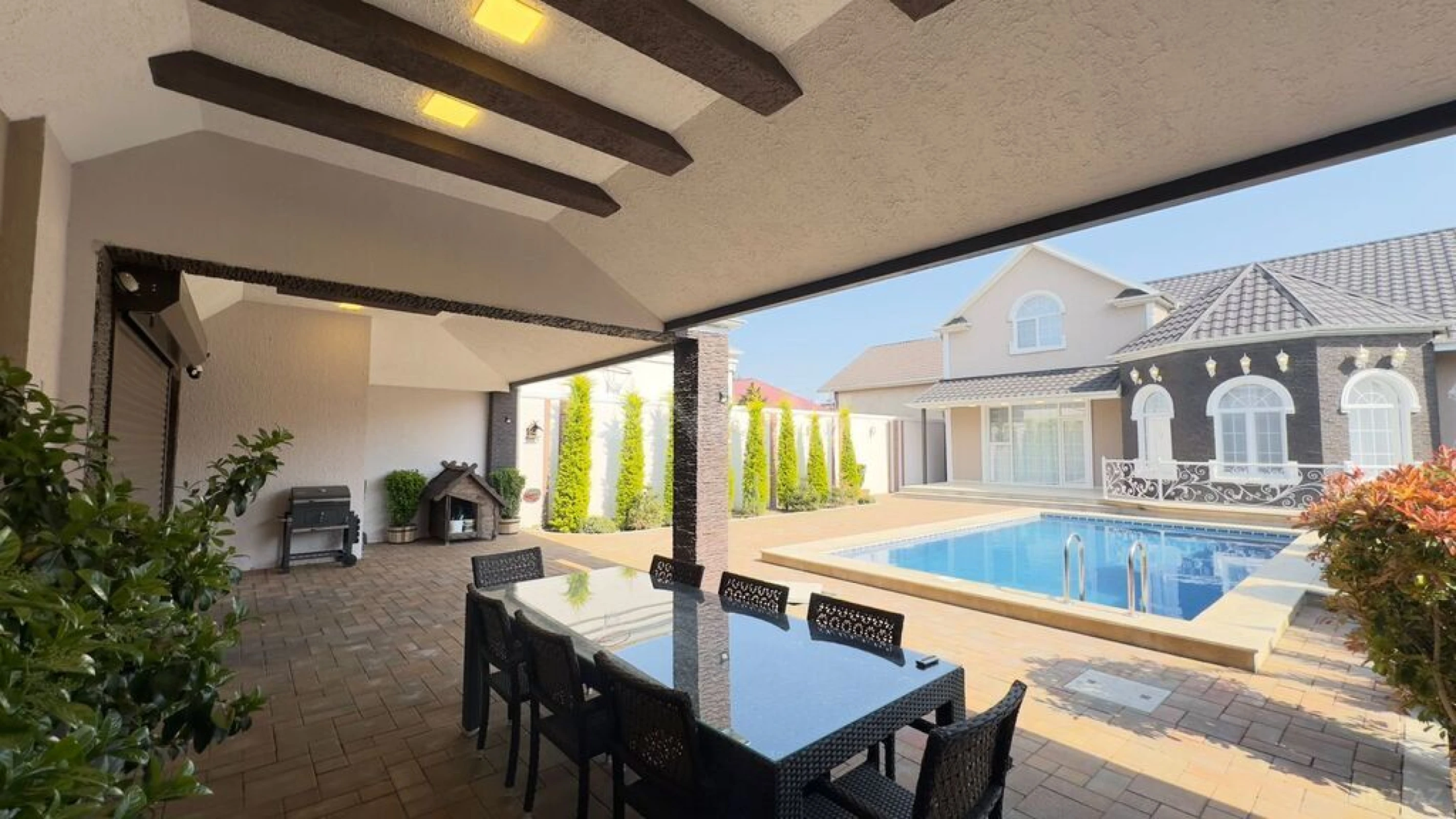 Satılır 6 otaqlı həyət evi 300 m²