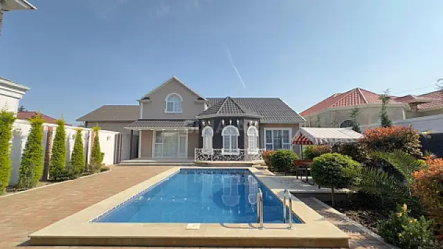 Satılır 6 otaqlı həyət evi 300 m²