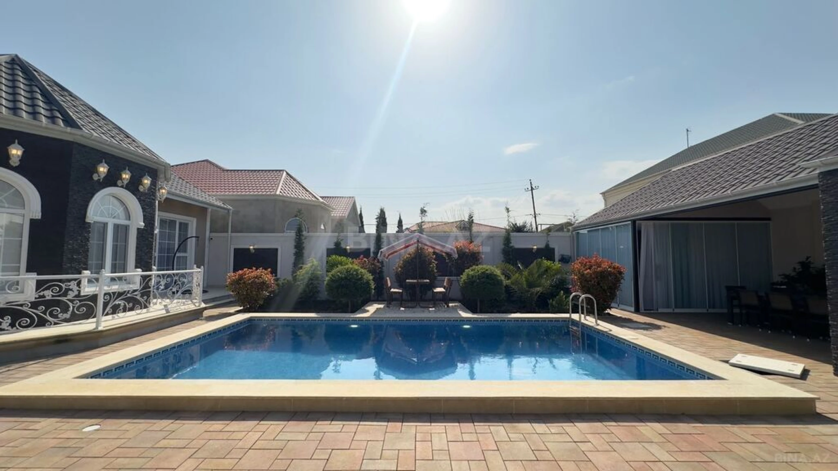 Satılır 6 otaqlı həyət evi 300 m²