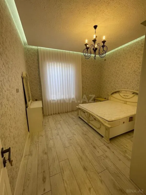 Satılır 6 otaqlı həyət evi 300 m²