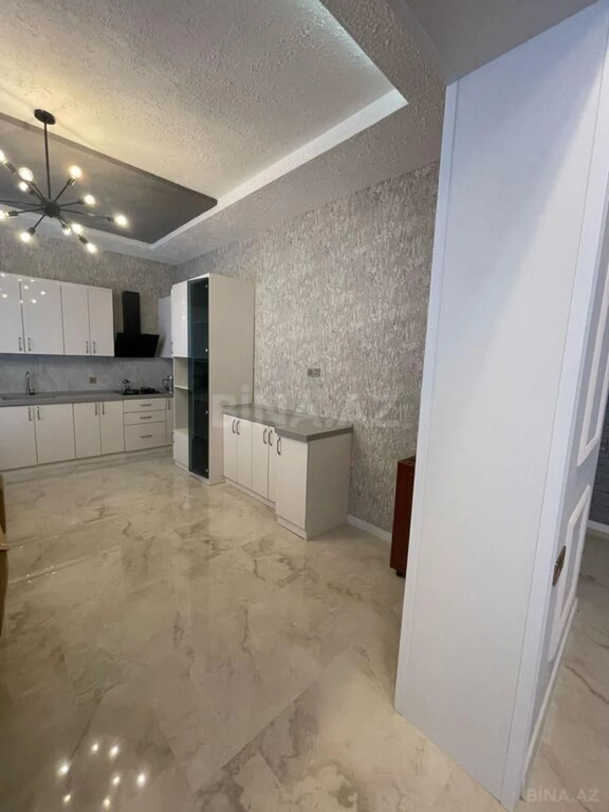 Satılır 6 otaqlı həyət evi 300 m²