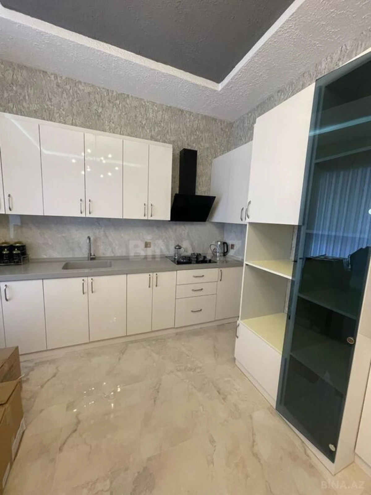 Satılır 6 otaqlı həyət evi 300 m²