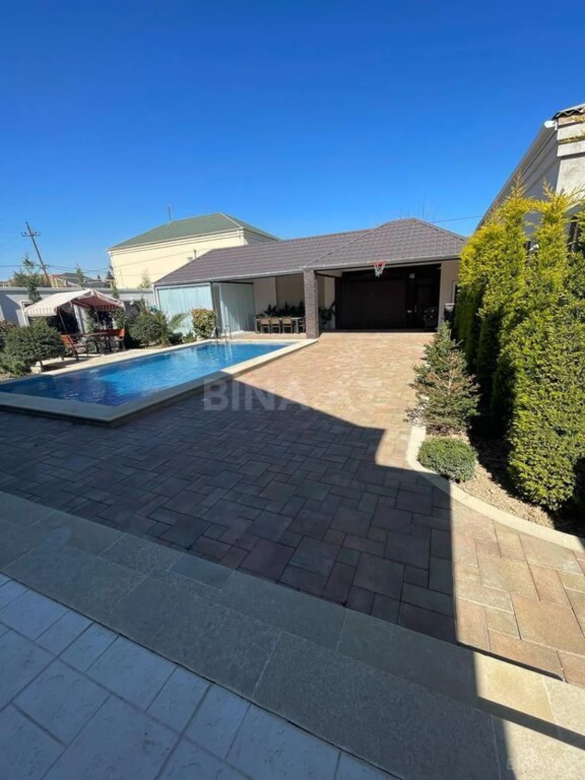 Satılır 6 otaqlı həyət evi 300 m²