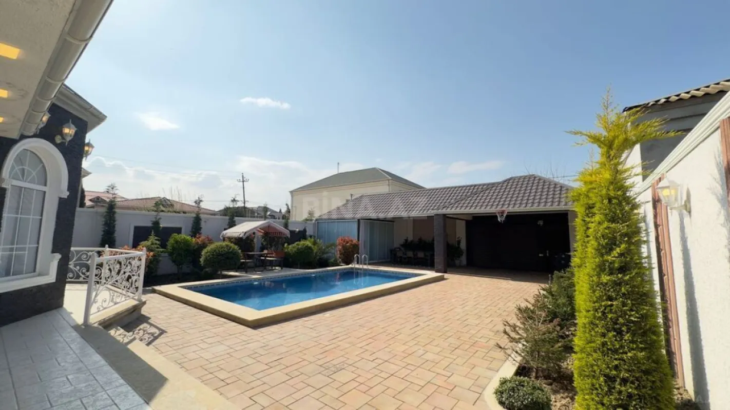 Satılır 6 otaqlı həyət evi 300 m²