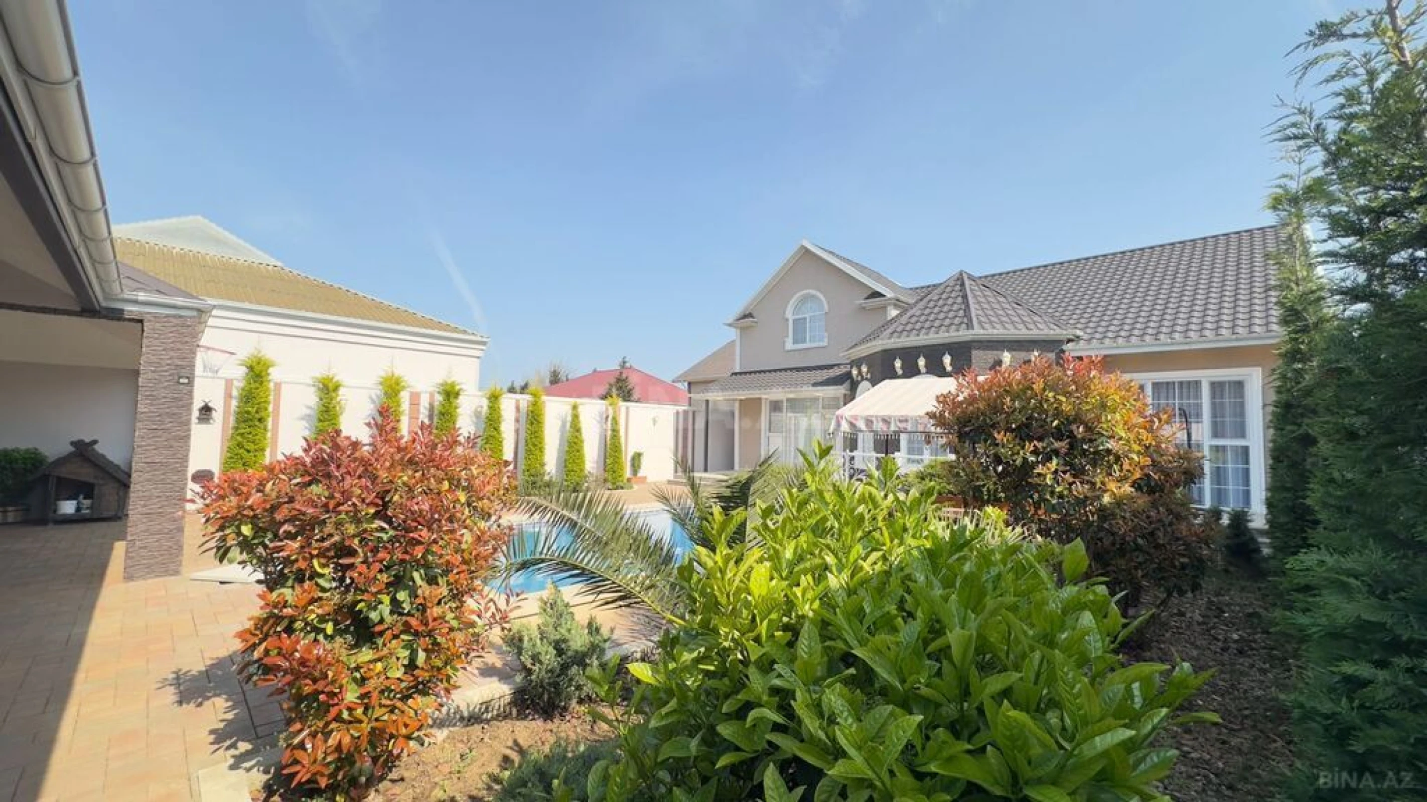 Satılır 6 otaqlı həyət evi 300 m²