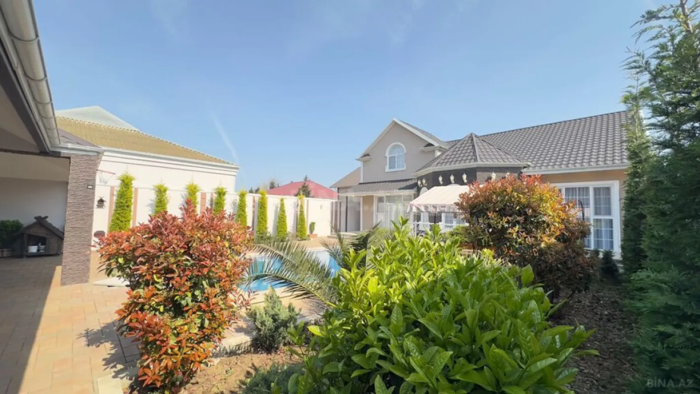 Satılır 6 otaqlı həyət evi 300 m²